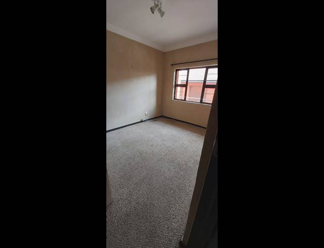 2 BEDROOM FLAT FOR SALE IN VANDERBIJLPARK SE 4